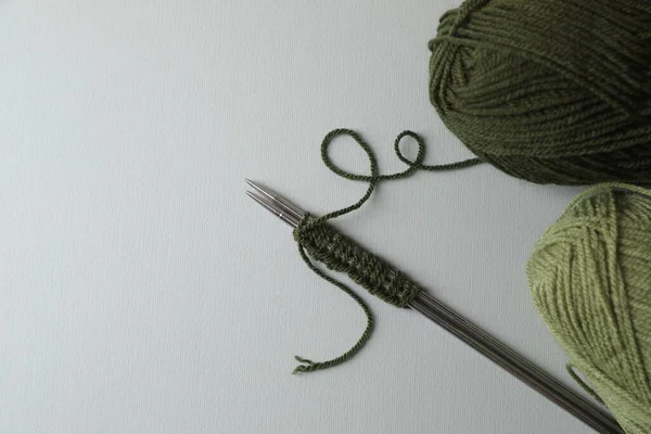 Soft Green Yarns Knitting Metal Needles Light Background Flat Lay — Stock Photo, Image