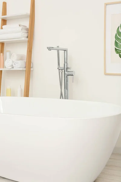 Stilvolle Weiße Badewanne Badezimmer Innenarchitektur — Stockfoto