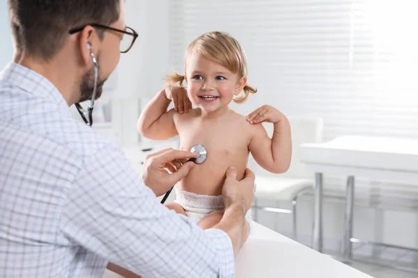 Pediatrician Examining Baby Stethoscope Clinic — Stock Photo, Image