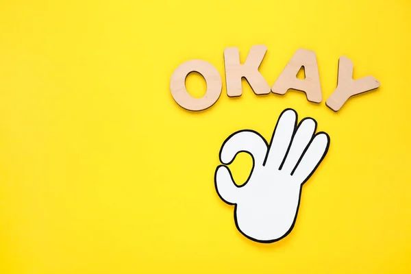 Word Okej Gjord Trä Bokstäver Och Papper Cutout Hand Gest — Stockfoto