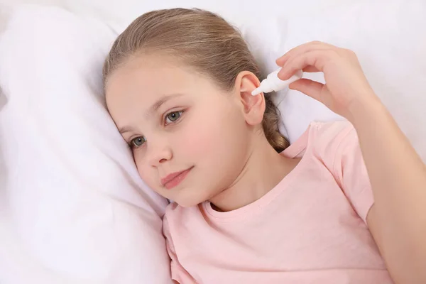 Little Girl Using Ear Drops Bed — Stock Photo, Image