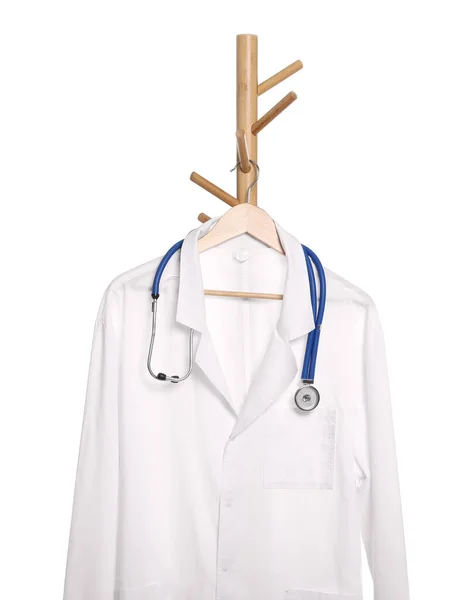 Vestido Médico Estetoscópio Rack Contra Fundo Branco Uniforme Médico — Fotografia de Stock