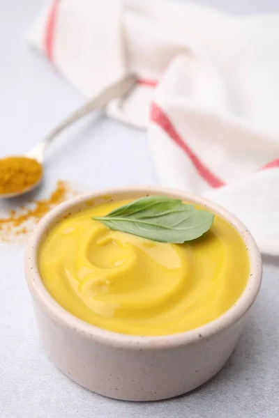 Tasty Curry Sauce Powder Basil Leaf Light Table — Stock Photo, Image