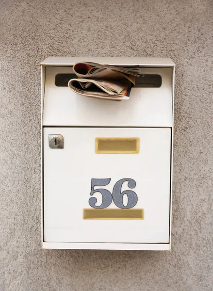 石壁に56番の金属製のメールボックス屋外 — ストック写真
