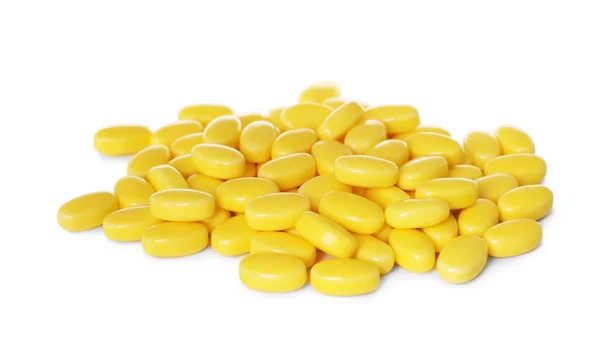 Sabrosos Caramelos Dragee Amarillos Sobre Fondo Blanco —  Fotos de Stock
