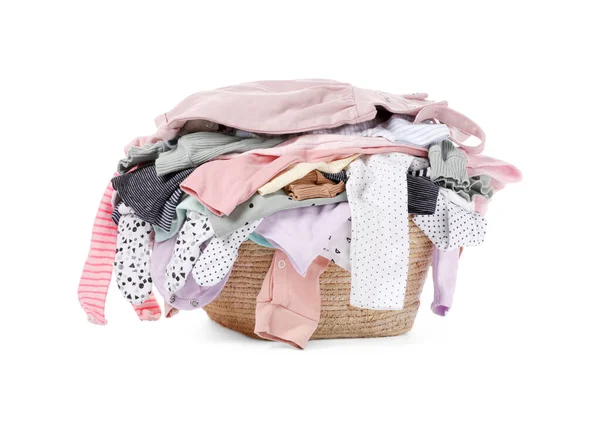 白色隔离婴儿衣服的洗衣篮 — 图库照片