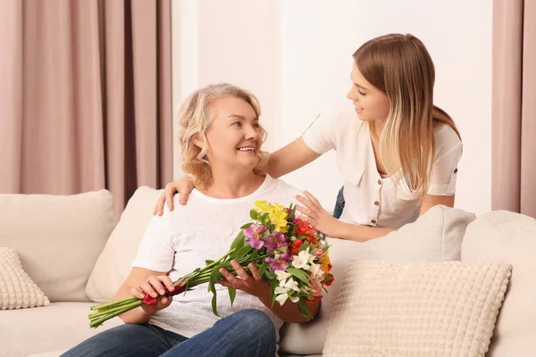 Young Daughter Congratulating Her Mom Flowers Home Happy Mother Day — Stock Photo, Image
