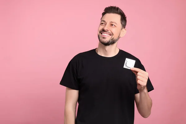 Happy Man Holding Condom Pink Background Space Text — Stock Photo, Image