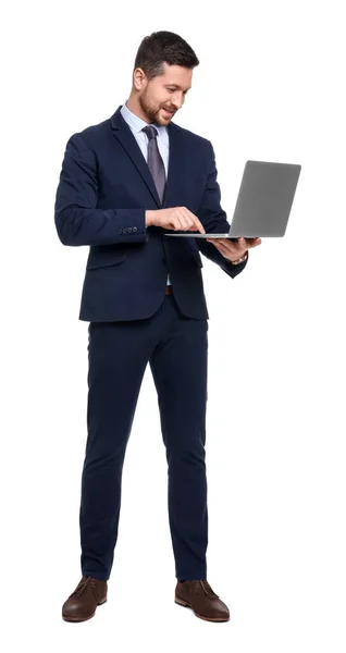 Knappe Bebaarde Zakenman Pak Met Laptop Witte Achtergrond — Stockfoto