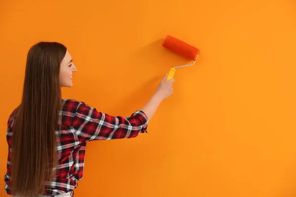 Designer Painting Orange Wall Roller Space Text — Foto de Stock