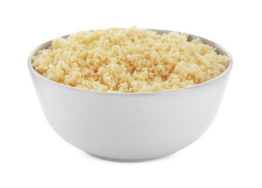 Beyaz arka planda bir kase kuskus.