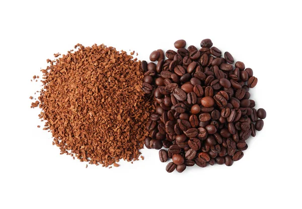 Haufen Instant Kaffee Und Bohnen Auf Weißem Hintergrund Draufsicht — Stockfoto