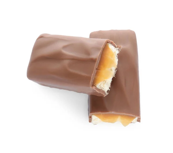 Pedazos Barra Chocolate Con Caramelo Sobre Fondo Blanco Vista Superior — Foto de Stock