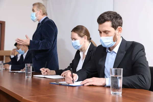 Business Conference People Protective Masks Listening Speaker Report — Fotografia de Stock