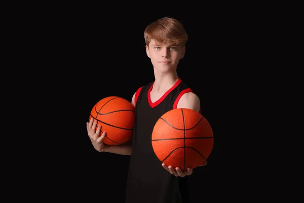 Tonårspojke Med Basket Bollar Svart Bakgrund — Stockfoto