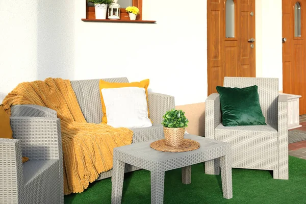 Beautiful Rattan Garden Furniture Soft Pillows Blanket Houseplant Outdoors — Stock Photo, Image