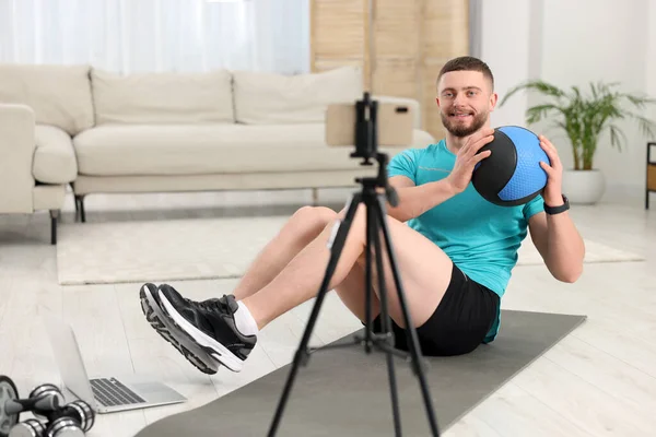 Trainer Ball Streaming Online Workout Phone Home — Zdjęcie stockowe