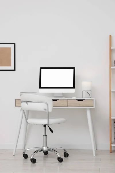 Werkplaats Met Comfortabele Bureaustoel Binnen Interieur Ontwerp — Stockfoto