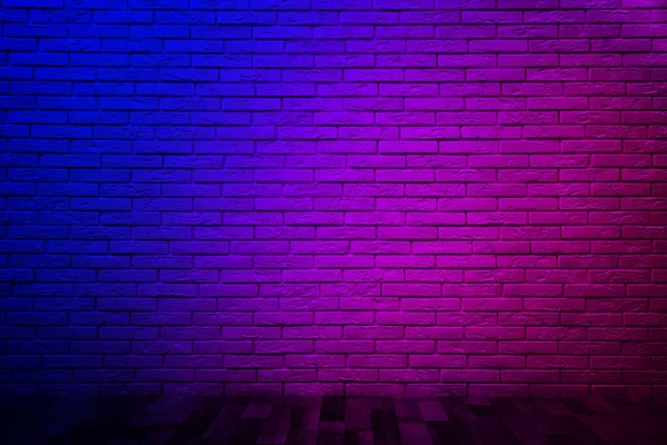 霓虹灯下的砖墙和木制地板房间 — 图库照片