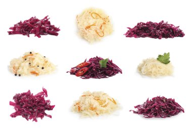 Beyaz arka planda farklı lezzetli lahana turşusu yığınlarıyla kolaj