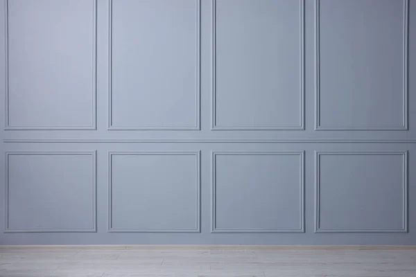 Lege Kamer Met Lichtblauwe Wand Houten Vloer — Stockfoto