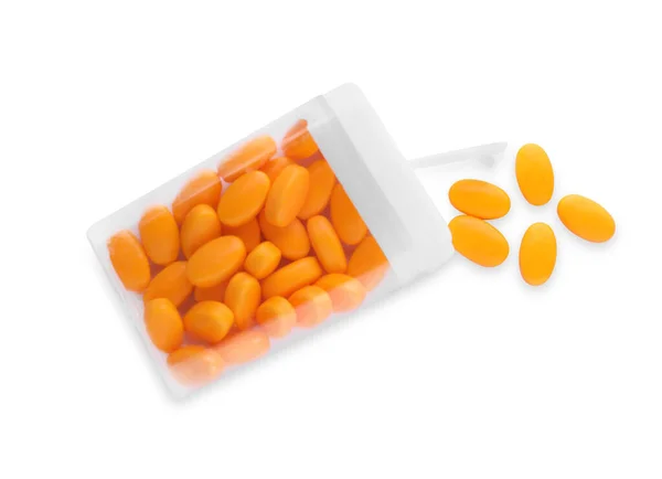 Chutné Oranžové Dragee Bonbóny Krabici Bílém Pozadí Horní Pohled — Stock fotografie