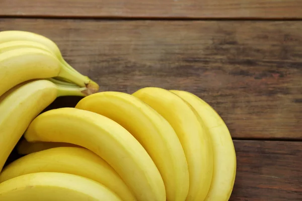 Bananas Amarelas Maduras Mesa Madeira Close Espaço Para Texto — Fotografia de Stock