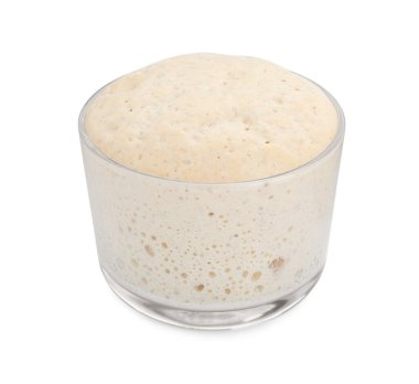 Beyaz camda taze yapraklar.