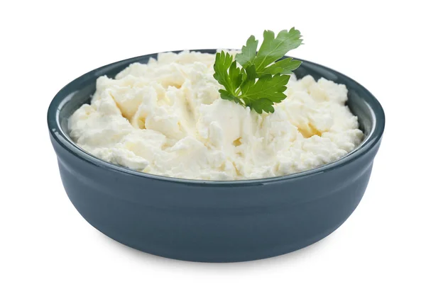 美味的豆腐奶油奶酪 碗中放欧芹 与白色隔离 — 图库照片