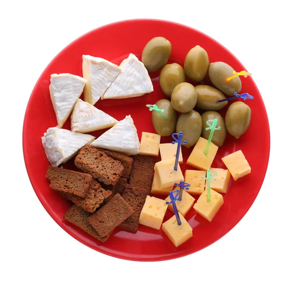 つまようじ前菜 おいしいチーズ オリーブと白い背景にクルトン トップビュー — ストック写真