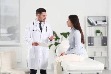 Hastanın klinikte doktorla randevusu var.