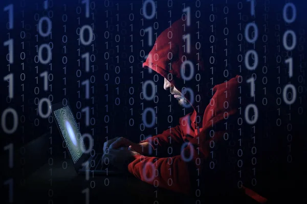 网络攻击 匿名黑客在深蓝色背景的笔记本电脑上工作 他周围的二进制代码 — 图库照片