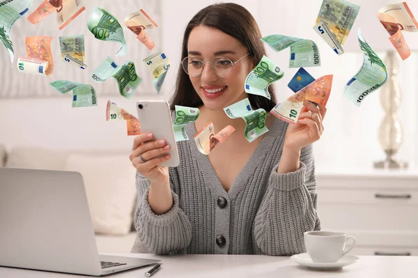 Online Fizetés Hitelkártyával Vesz Valamit Mobiltelefonnal Otthon Pénztranzakció Folyamataként Kütyüből — Stock Fotó