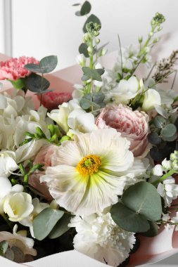 Güzel çiçekli buketin yakın görüntüsü