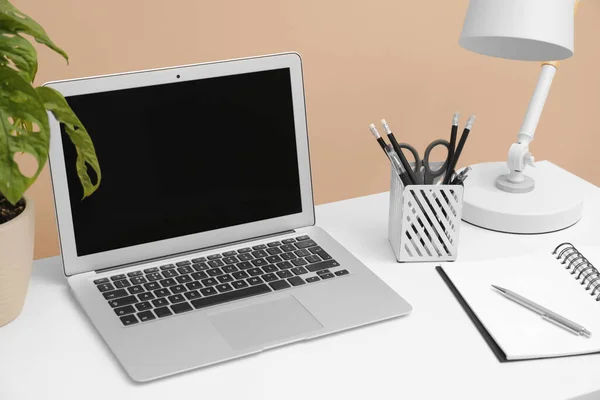 Cozy Workplace Laptop Stationery Desk Home Office — Fotografia de Stock