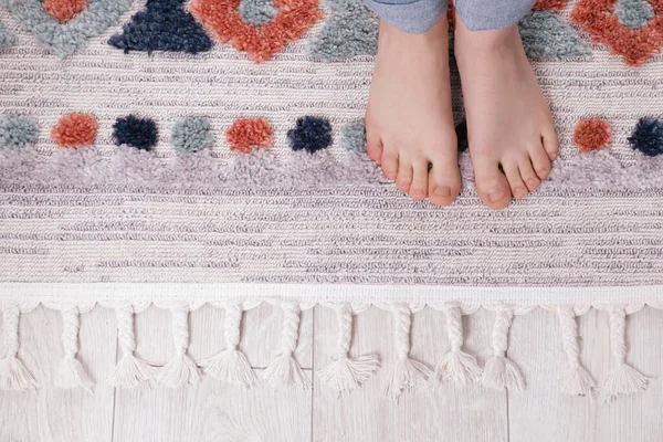 Woman Standing Carpet Pattern Home Top View — Stock Photo, Image