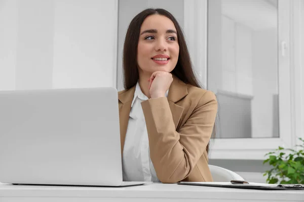 Young Female Intern Working Laptop Table Office — Stock Photo, Image