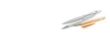 Beyaz arkaplanda altın ve gümüş kalem seti