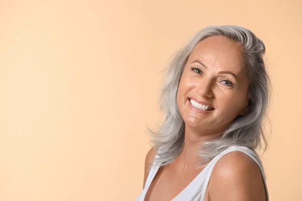 Portrait Smiling Woman Ash Hair Color Beige Background Space Text — Stock Photo, Image