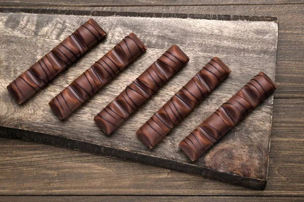 Smaklig Chokladkaka Träbord Ovanifrån — Stockfoto