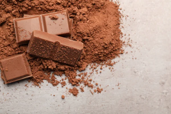 Вкусный Молочный Шоколад Какао Порошок Светлом Столе Вид Сверху Пространство — стоковое фото