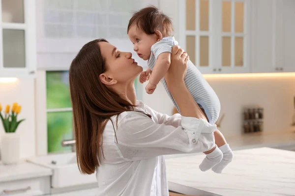Happy Mother Her Little Baby Kitchen Home — Stock Photo, Image