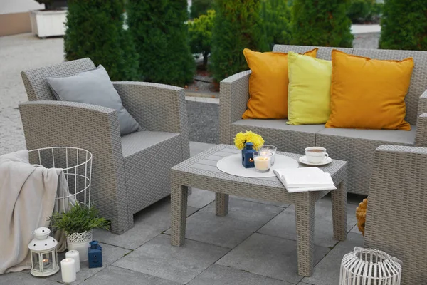 Beautiful Rattan Garden Furniture Soft Pillows Different Decor Elements Backyard — Stock Photo, Image
