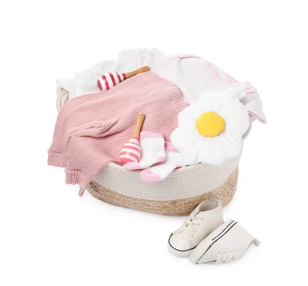 Tvättkorg Med Babykläder Och Skor Isolerade Vitt — Stockfoto