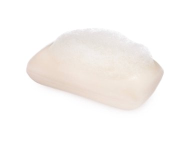 Beyaz arka planda yumuşak köpüklü sabun çubuğu