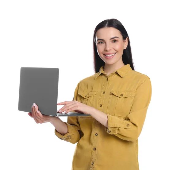 Ευτυχισμένη Γυναίκα Φορητό Υπολογιστή Άσπρο Φόντο — Φωτογραφία Αρχείου