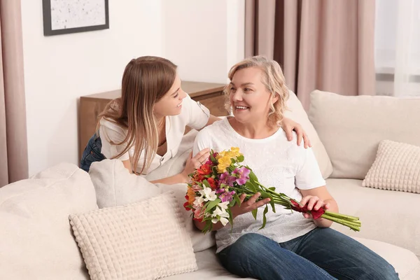 Young Daughter Congratulating Her Mom Flowers Home Happy Mother Day — Stock Photo, Image