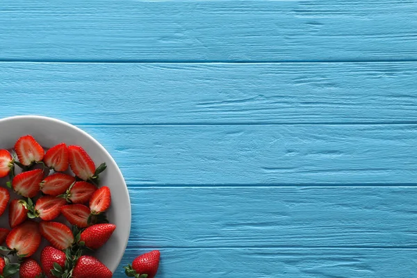 Food Photography Plate Delicious Ripe Strawberries Light Blue Wooden Table — Stock Photo, Image