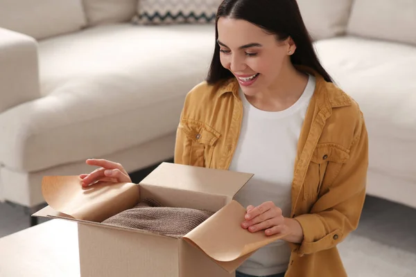 Happy Young Woman Opening Parcel Home Internet Shopping — Stock Photo, Image