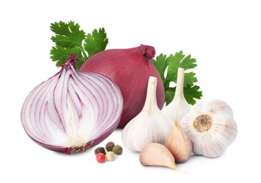 Kırmızı soğan, kişniş, karışık biber, sarımsak soğanı ve karanfil.